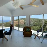 Casa de Férias Maison & Piscine Privee Vue Panoramique Tres Calme Independant *